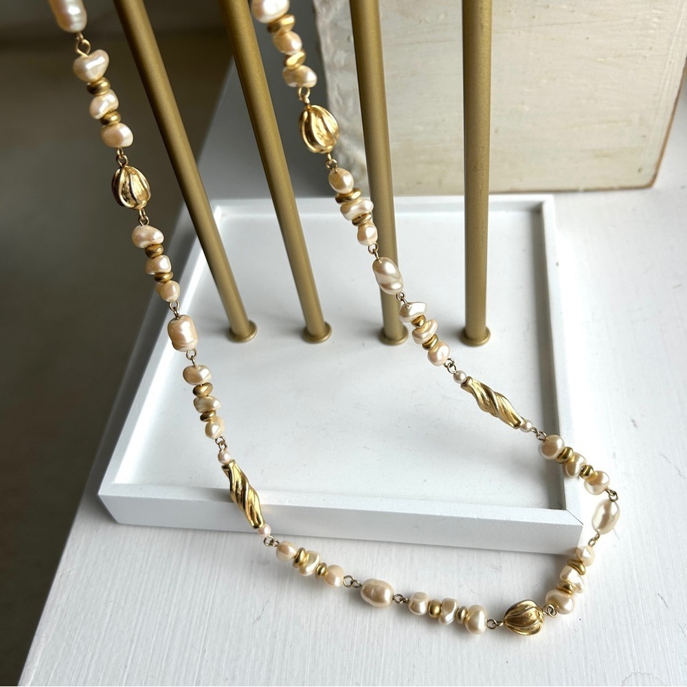 Vintage Liz Claiborne Pearl Necklace Gold Beads 38” Coastal Shell Charm 90s - Picture 11 of 16